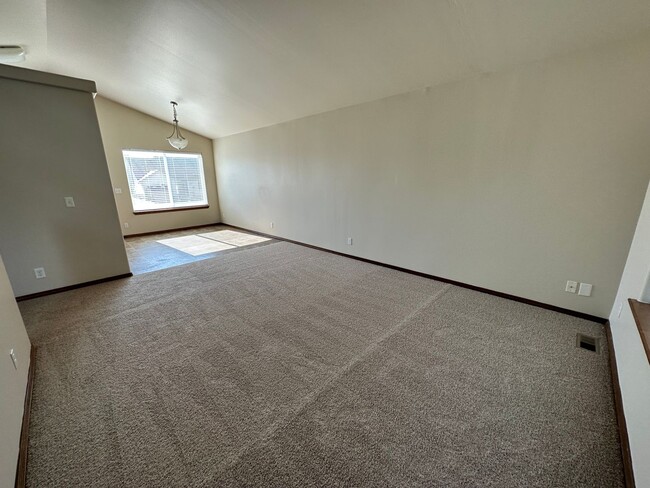 Photo - 4 bdrm/2 bath house in CDA