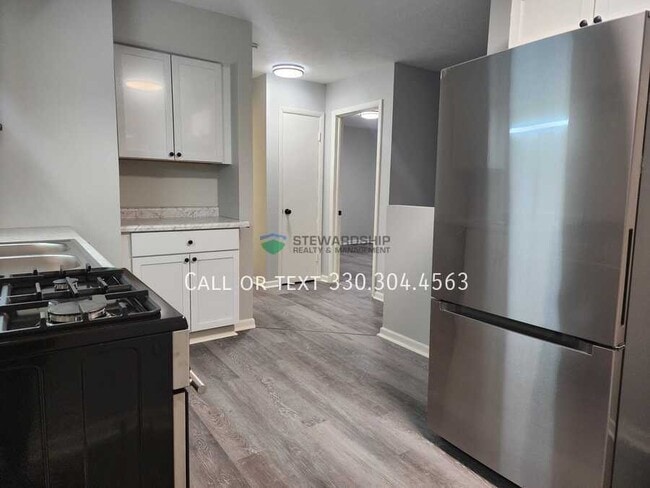 Photo - 2559 Edwin Ave