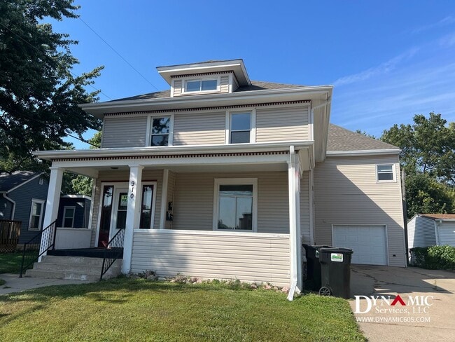Photo - Upper Level 1BD/1BA Apartment - Tenant Pay... Unidad Apt. 2