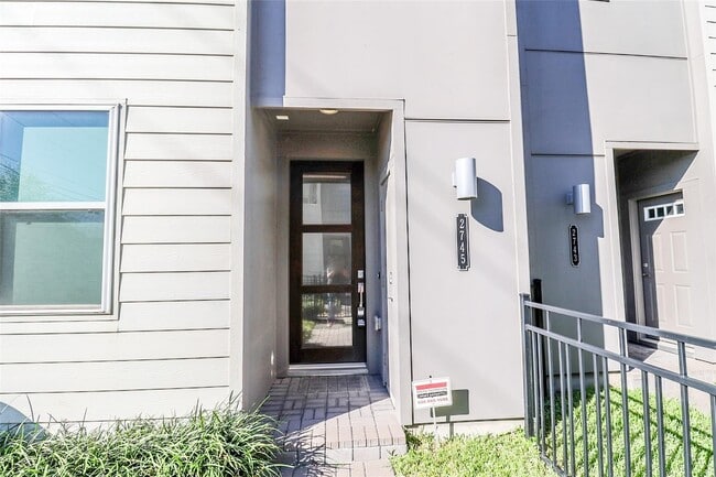 Photo - 2745 Clinton Dr