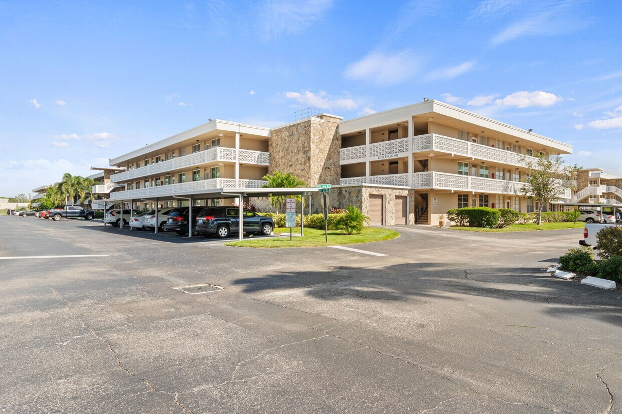 Photo - 4915 Bay St NE (Saint Petersburg, FL)