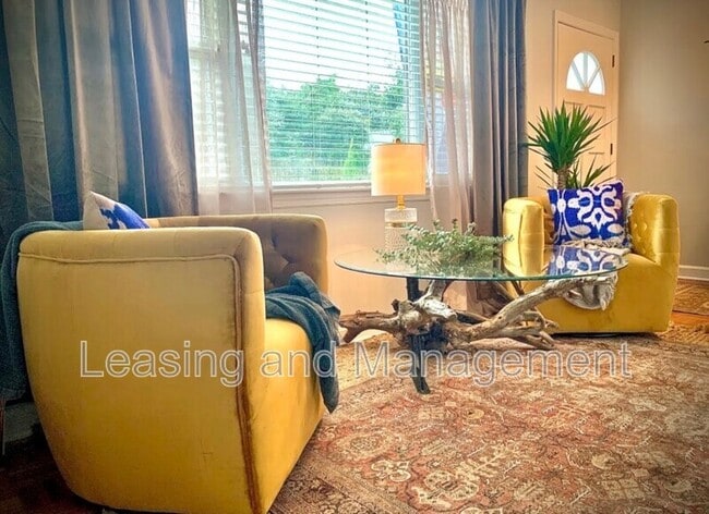 Photo - 415 Limbaker St