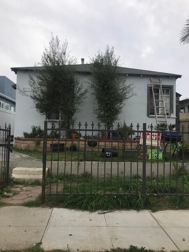 Building Photo - 905 Sartori Ave Unit B