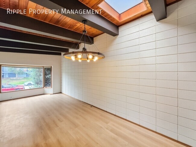 Photo - CLASSIC BRIGHT 2 BEDS, 1 BATH DUPLEX UPPER UNIT | DOUBLE ATTACHED GARAGE | AC AVAILABLE