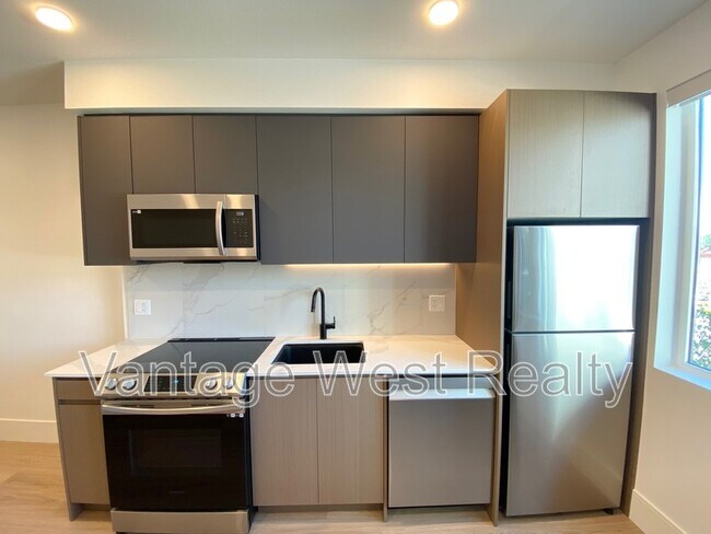 Photo - 720-720 K. L. O. Rd