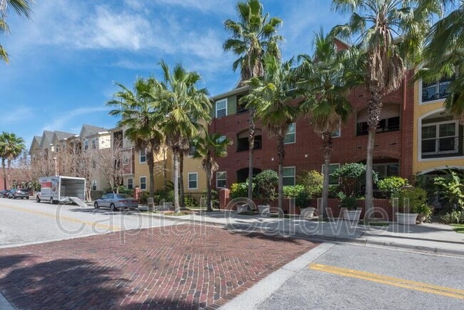 Photo - 1910 E Palm Ave Unit 2)8111