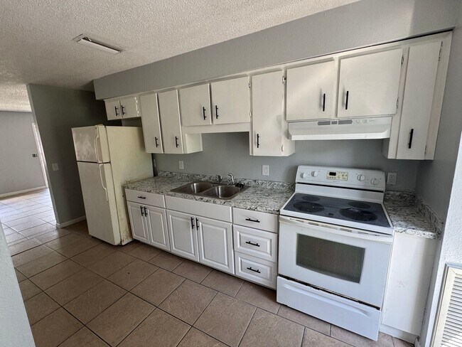 Photo - 911 N Iowa Ave Unit 911 N. Iowa Ave Apartment 3