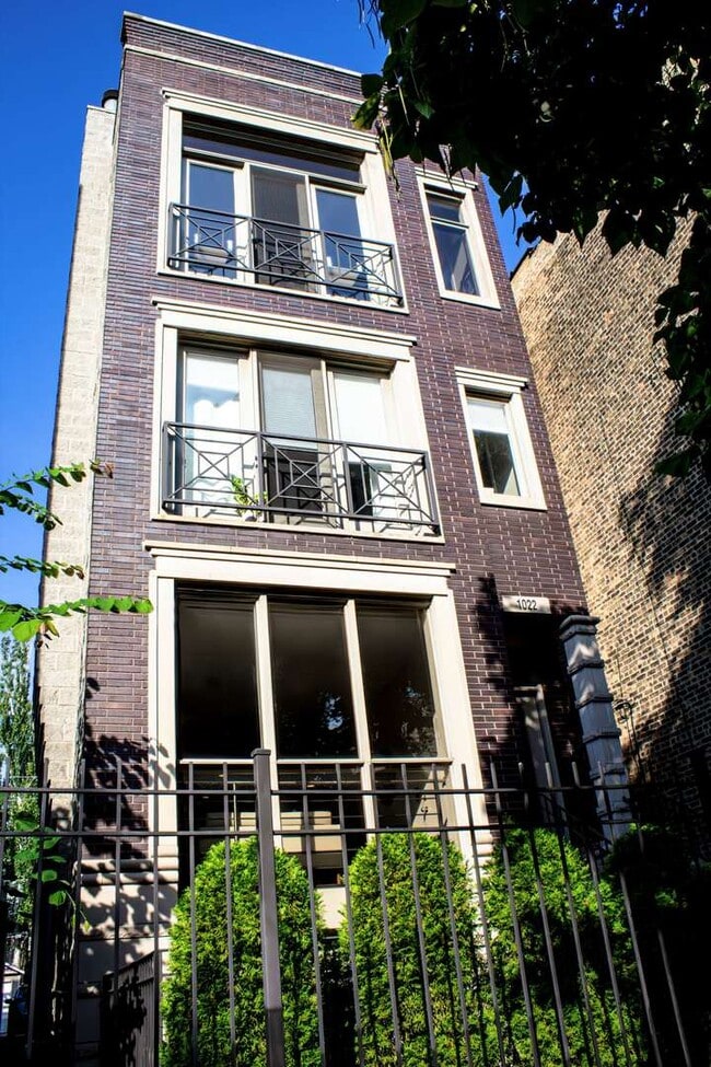Building Photo - 1022 N Marshfield Ave Unit 1