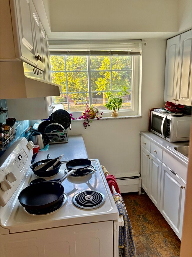 Kitchen Current Photo - 2819 Erie Ave Unit 6