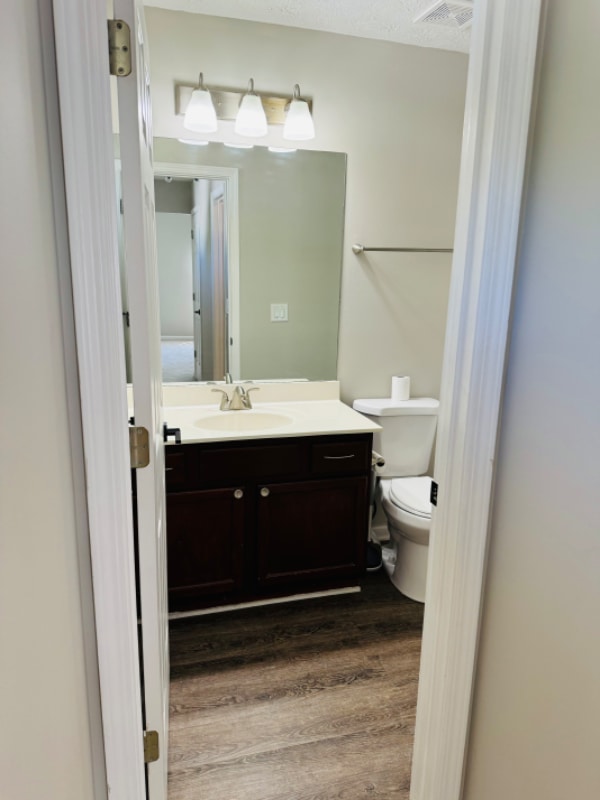 Photo - 208 Oak Grove Way