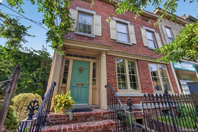138 Main St