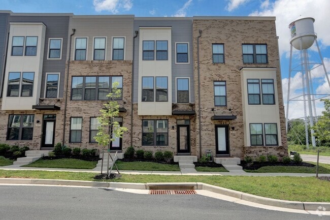 Building Photo - Luxury 4-Story Townhome with Rooftop Terrace!