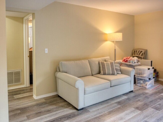 Photo - 27 Adrienne Pl Unit 1