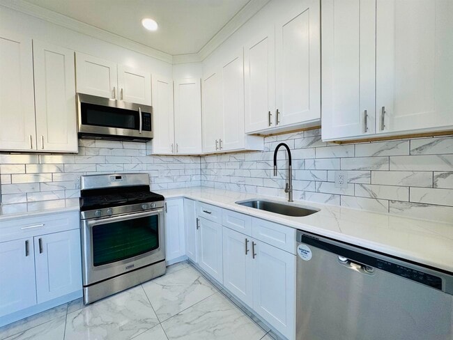 Photo - 95 W 54th St Unit 2