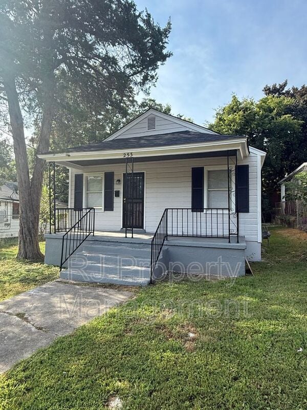 Photo - 253 Silverage Ave