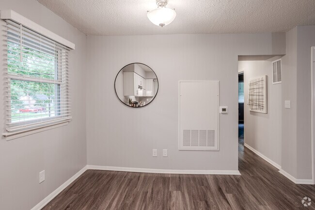2BR, 1BA - 880SF - Dining Area