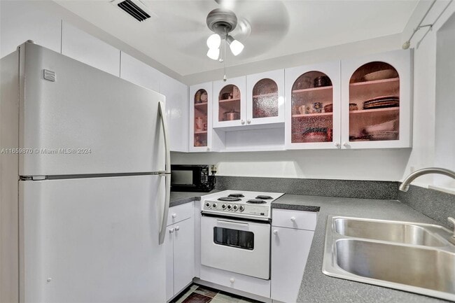 Photo - 1690 NE 34th Ln Unit 1690