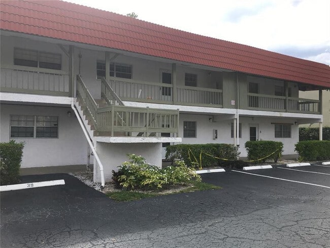 Building Photo - 3250 NW 85th Ave Unit 16