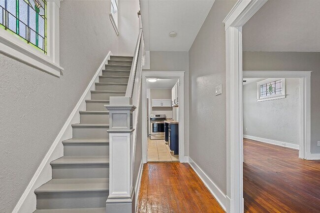 Photo - Brentwood - 3 Bedroom, 1 Bath Home - Compl...