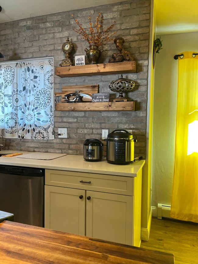 Photo - 2866 Elm Ave