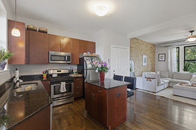Photo - 3142 W George St Unidad # 0C2