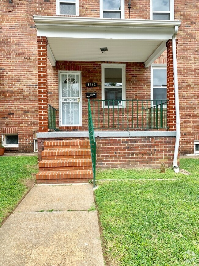 Building Photo - Bright Porch Front Home in East Baltimore
