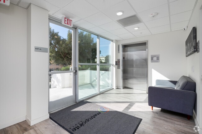 Vestíbulo - 3524 Chesapeake Ave