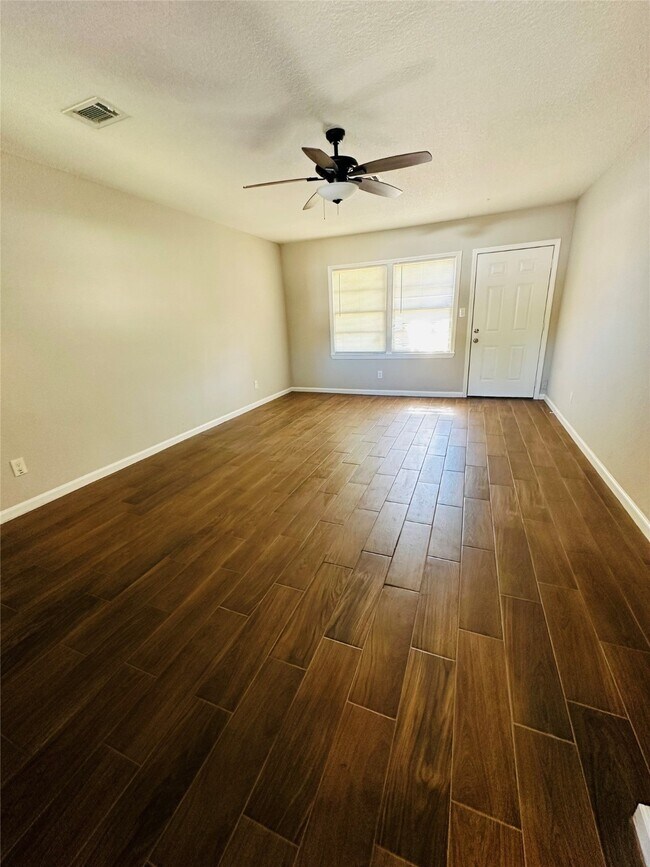Photo - 1740 W 9th St