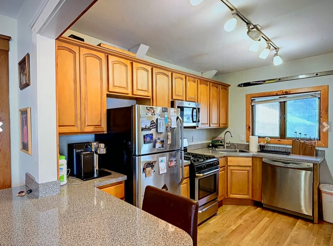 Photo - 18 Bond St Unit 1