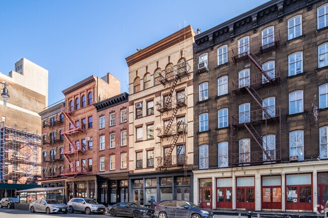 Photo - 321 Greenwich St