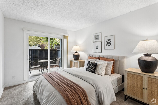 1BR, 1BA - 640SF - Bedroom