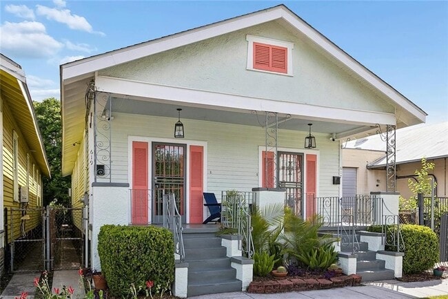 Building Photo - 619 Ninth St Unit Left