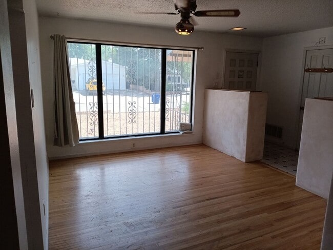 Photo - 3 Bedroom, 2 Bathroom Home! Schedule a Showing!