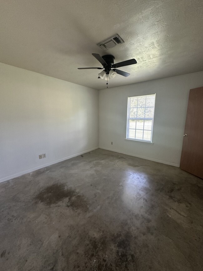 Photo - 907 Petty St