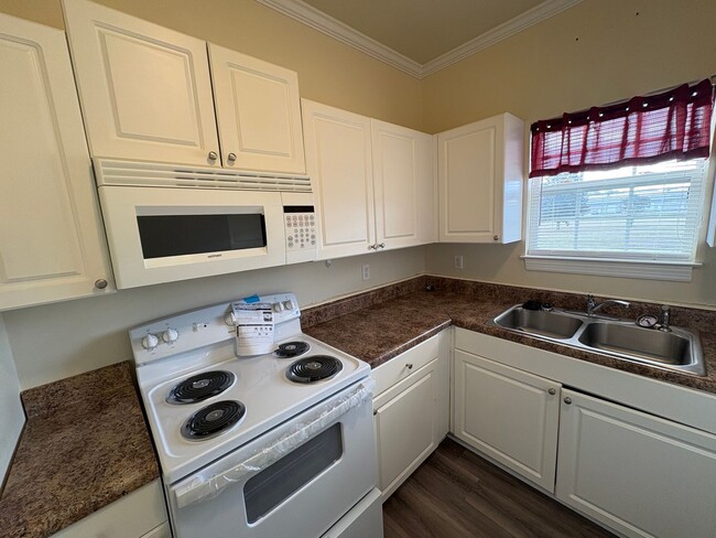 Photo - 135 Yvon St