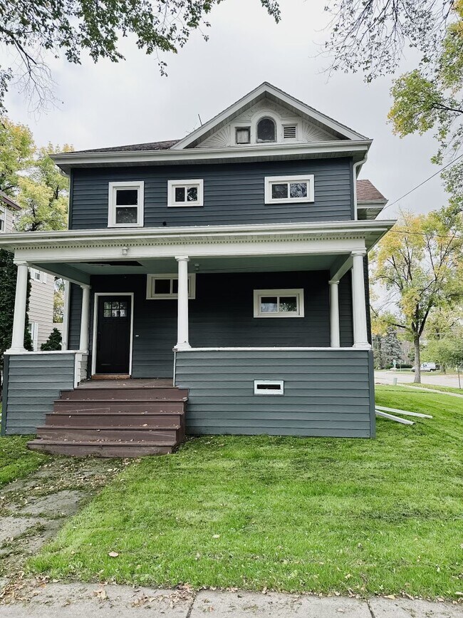 Photo - 403 8th Ave S Unidad Whole