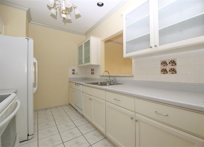 Photo - 6000 Reims Rd