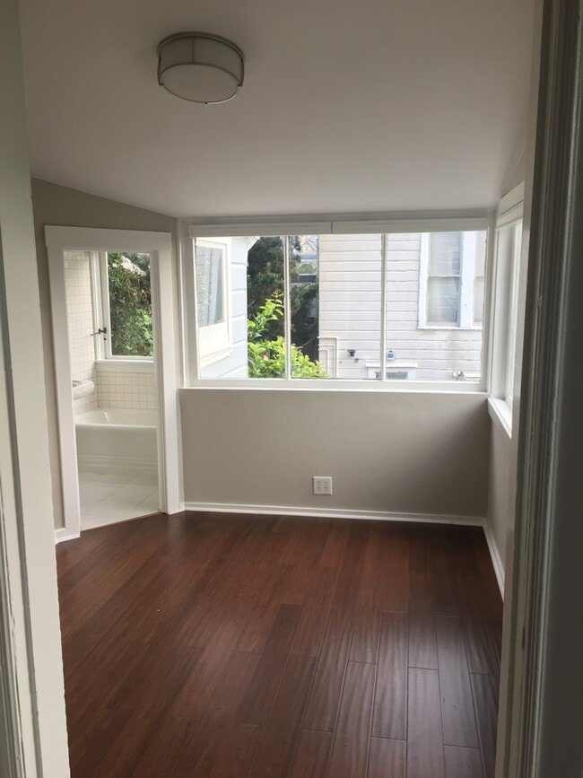 Photo - 715-715 1/2 Lyon St Unit B