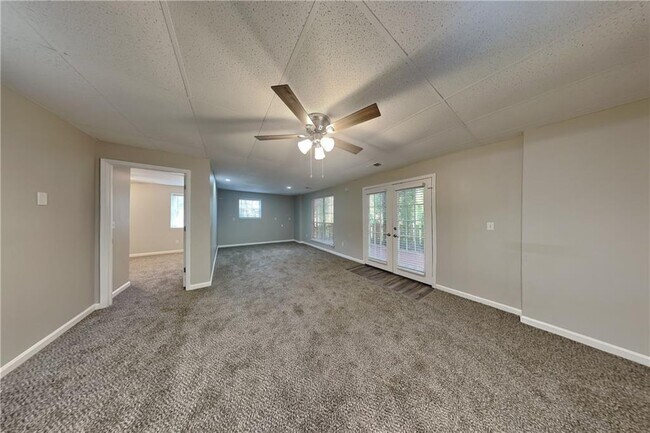 Photo - 4902 Sturbridge Crescent