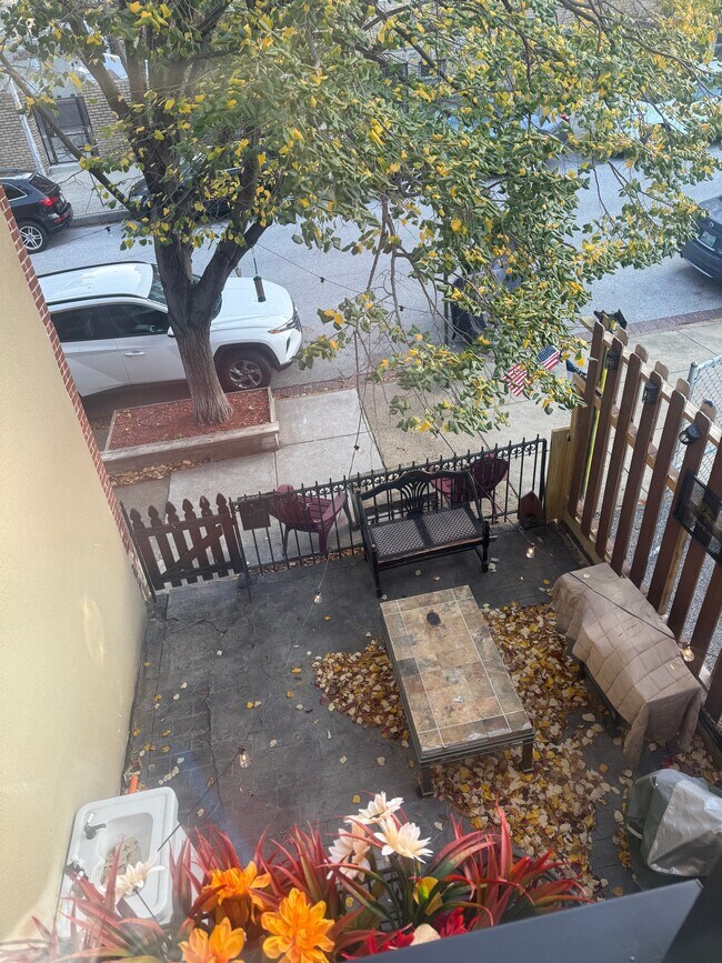 Photo - 1290 Battery Ave