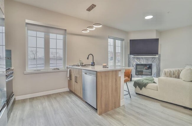 Building Photo - 212 70th St Unit 201