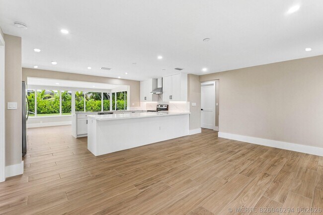 Photo - 945 Westwind Dr