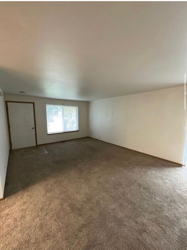 Photo - 2 bed 1 bath Duplex (corner lot)