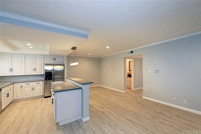 Photo - 4950 Louise Ave Unidad 309