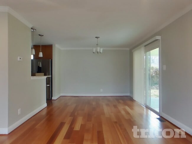 Photo - 2006 Kirklin Dr