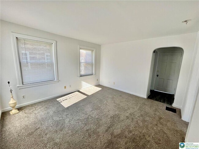 Photo - 103 W Grant St