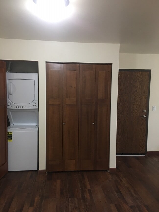 Washer/Dryer and Closet for Studio and Deluxe