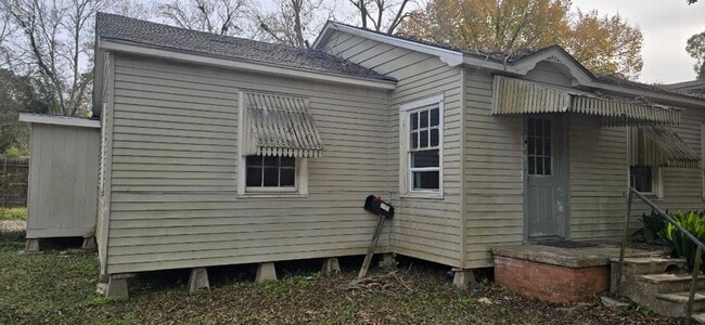 Building Photo - 3Bed/1 Bath House