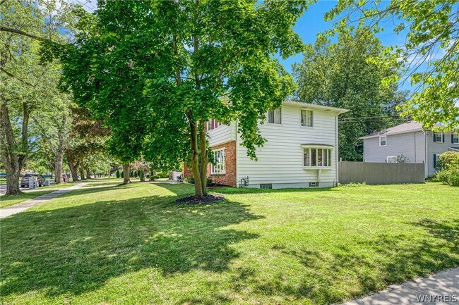 Photo - 71 Chaumont Dr