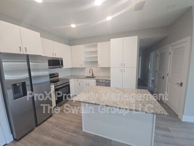Photo - 701 Bates Ave SW Unit 102